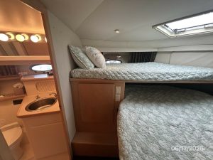 bed, Carver 430, trawler for sale