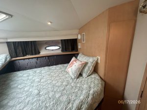 bed, Carver 430, trawler for sale