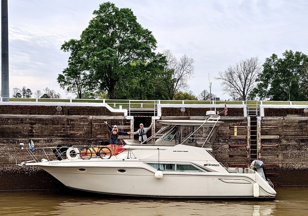 Cruisers 4280, trawler for sale