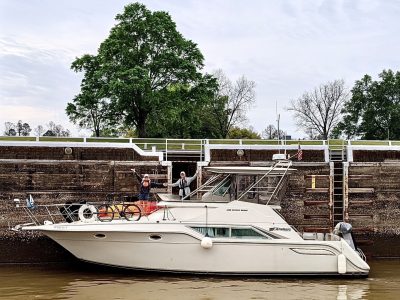 Cruisers 4280, trawler for sale