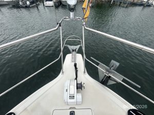 deck, Cruisers 4280, trawler for sale