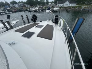 deck, Cruisers 4280, trawler for sale