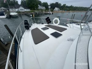 deck, Cruisers 4280, trawler for sale
