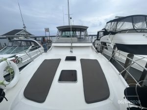 deck, Cruisers 4280, trawler for sale