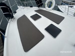 deck, Cruisers 4280, trawler for sale
