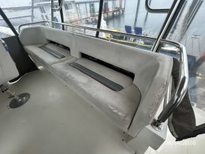 cockpit, Cruisers 4280, trawler for sale