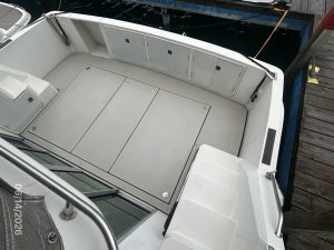 cockpit, Cruisers 4280, trawler for sale