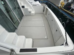 cockpit, Cruisers 4280, trawler for sale