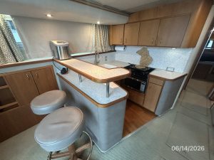 interior, Cruisers 4280, trawler for sale