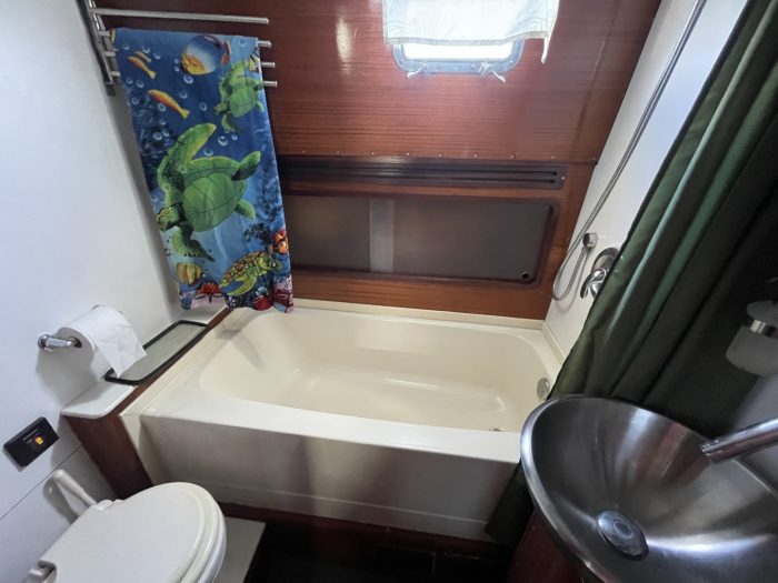 bath, Challenger 42, sailboat for sale