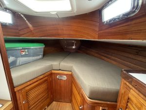 bed, Challenger 42, sailboat for sale