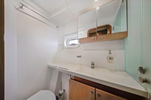 bath, Catana 65, catamaran for sale