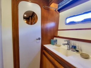 bath, Catana 65, catamaran for sale