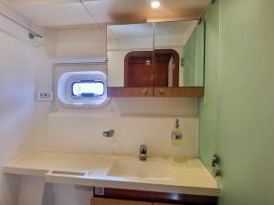bath, Catana 65, catamaran for sale
