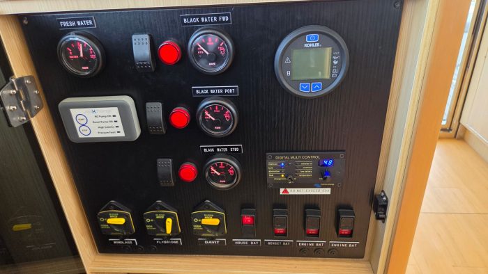 electrical, Aquila 44, power catamaran for sale