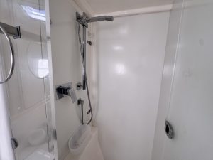 bath, Leopard 48, catamaran for sale