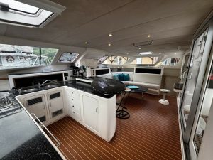 salon, Voyage 520, catamaran for sale