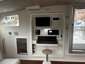 salon, Voyage 520, catamaran for sale