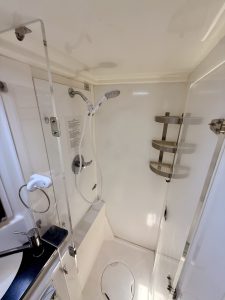 bath, Leopard 48, catamaran for sale