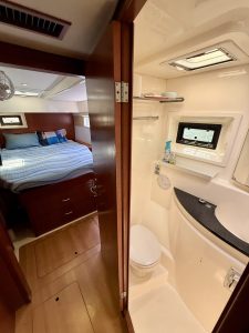 bath, Leopard 48, catamaran for sale