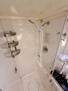 bath, Leopard 48, catamaran for sale