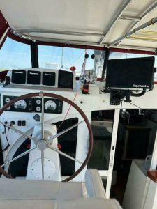 helm, Lagoon 380, trawler for sale