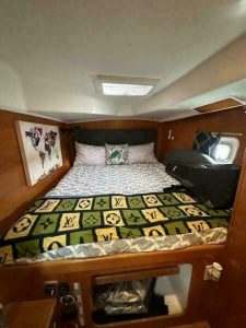 bed, Lagoon 380, trawler for sale