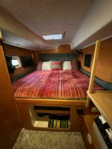 bed, Lagoon 380, trawler for sale