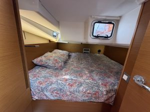 bed, Jeanneau, sailboat for sale