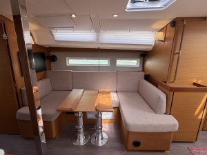 salon, Jeanneau, sailboat for sale