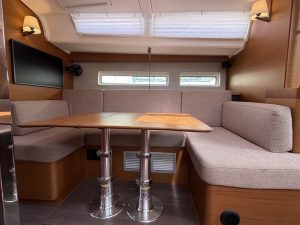 salon, Jeanneau, sailboat for sale