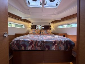 bed, Jeanneau, sailboat for sale