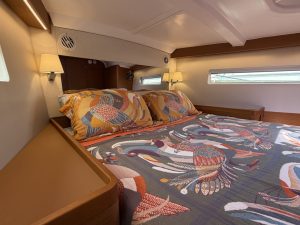 bed, Jeanneau, sailboat for sale