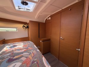bed, Jeanneau, sailboat for sale