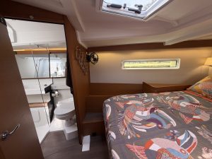 bed, Jeanneau, sailboat for sale