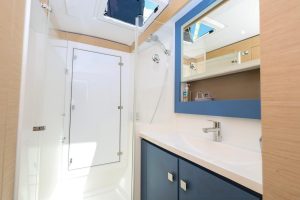 bath, FP 40 Isla, catamaran for sale