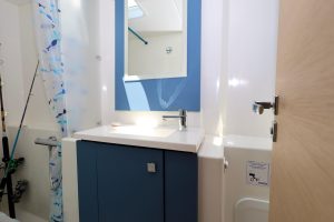 bath, FP 40 Isla, catamaran for sale