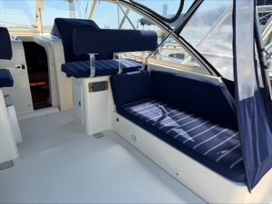 cockpit, Mainship 34, trawler for sale
