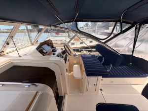 cockpit, Mainship 34, trawler for sale