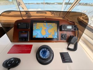 helm, Mainship 34, trawler for sale