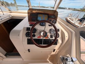 helm, Mainship 34, trawler for sale