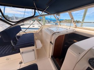 cockpit, Mainship 34, trawler for sale
