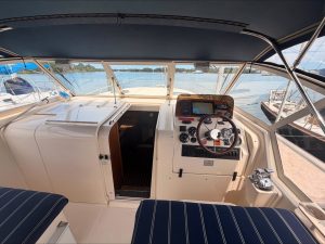 helm, Mainship 34, trawler for sale