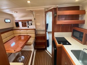 salon, Mainship 34, trawler for sale