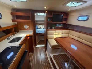 salon, Mainship 34, trawler for sale