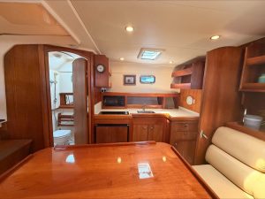 salon, Mainship 34, trawler for sale