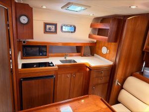 salon, Mainship 34, trawler for sale