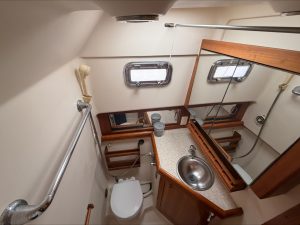 bath, Mainship 34, trawler for sale