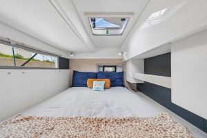 bed, Leopard 43 PowerCat, trawler for sale