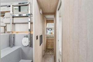 bath, Leopard 43 PowerCat, trawler for sale
